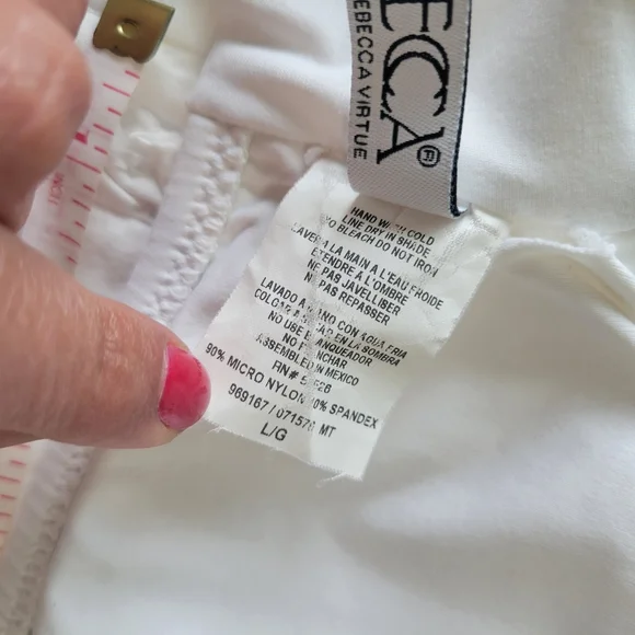 BECCA High Neck Crochet Floral Lace Bikini Top L EUC White Halter - Picture 9 of 10